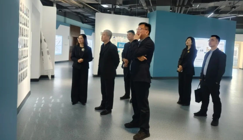 全国政协常委齐成喜同志莅临嘉氏堂视察指导 共话民营科技企业高质量发展